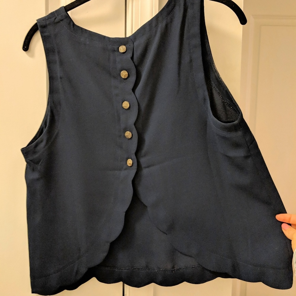 EUC Tobi - Scallop Top W/ Cool Back - Picture 3 of 7